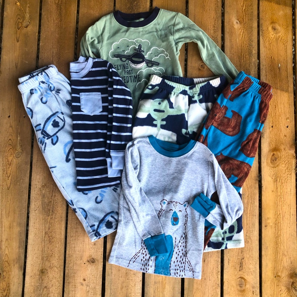 Carter’s Fleece Pajama sets Bundle of 3 2T